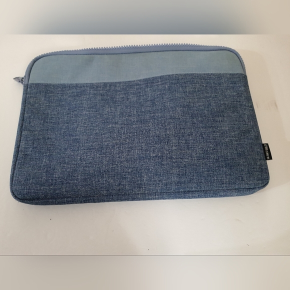Herschel Laptop Sleeve Case - Picture 2 of 4